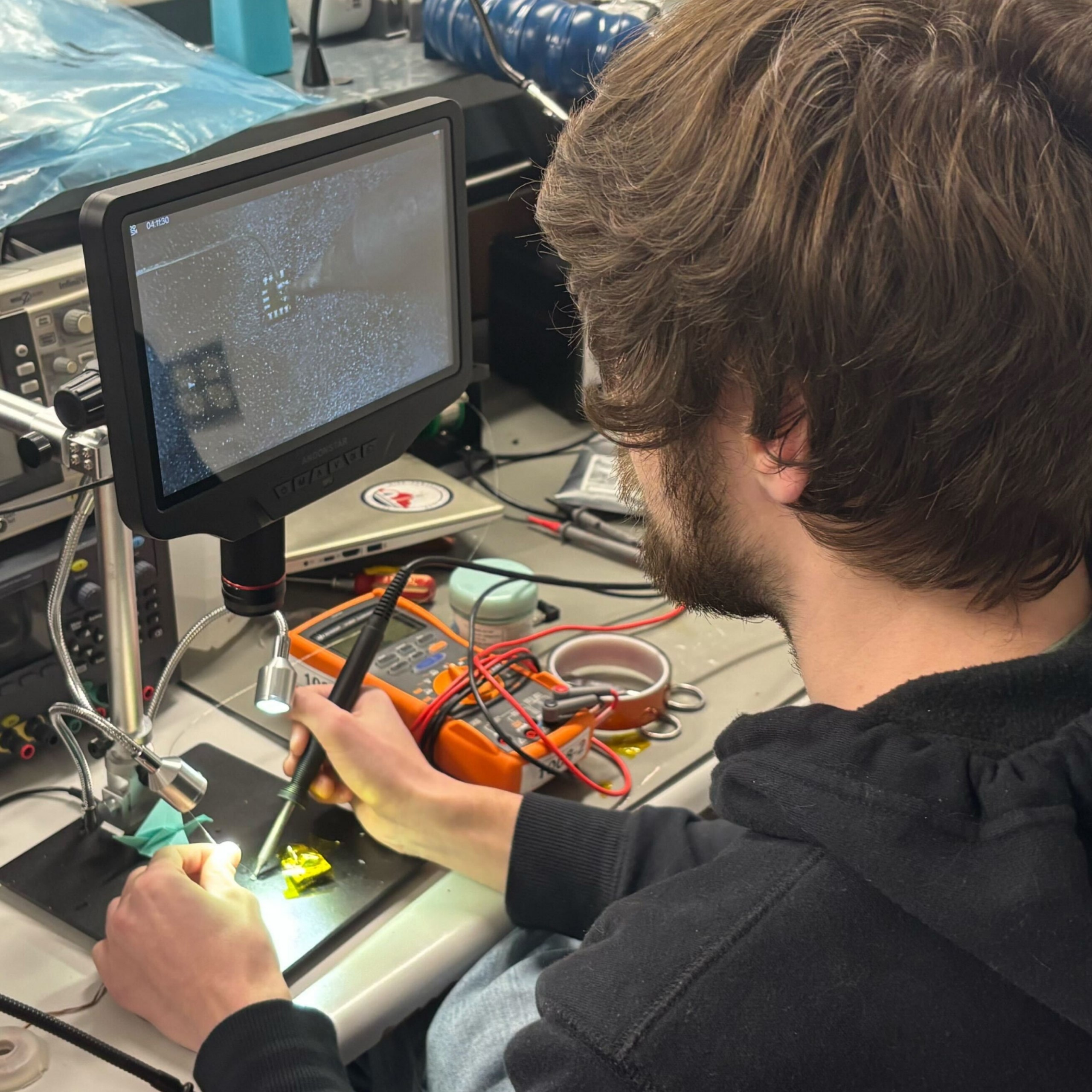 Person SMD soldering